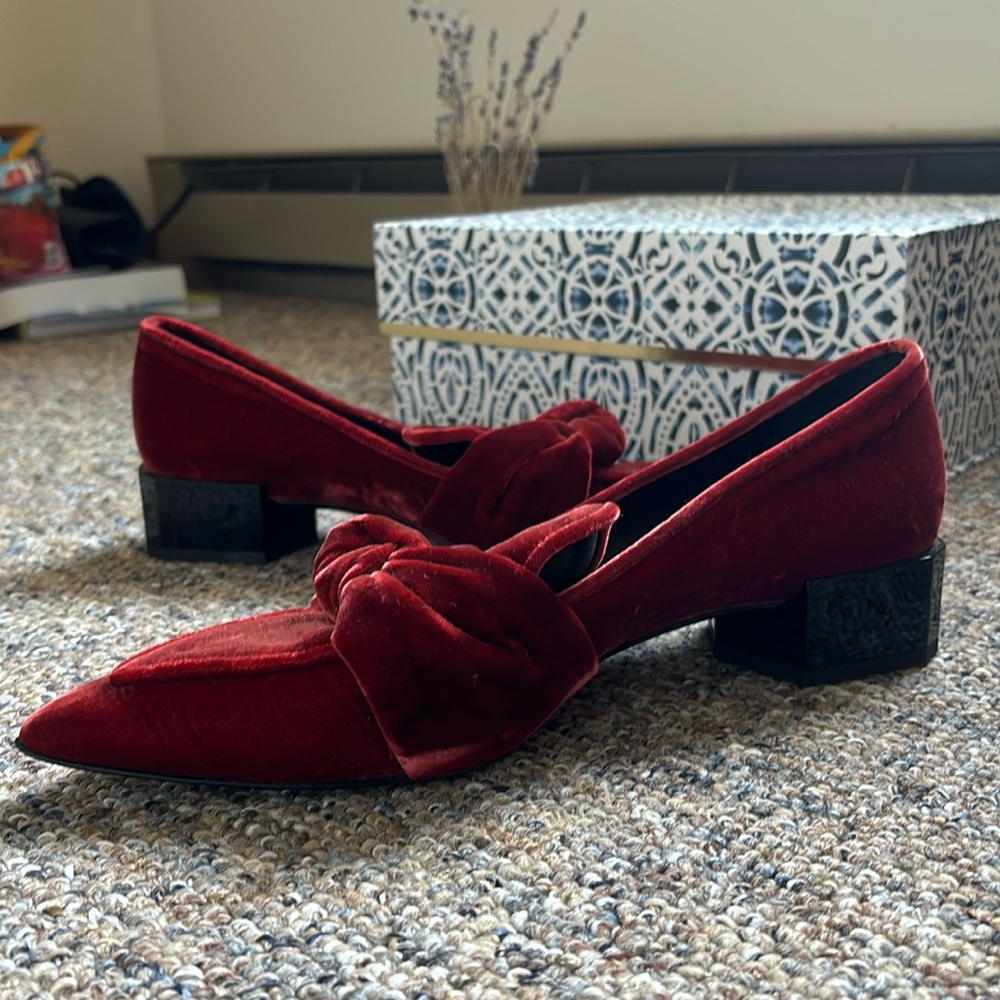 Boutique brand Sylth Virago Athene vegan velvet loafers in ruby color, size 14